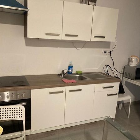 Downtown Modern 3 Bedrroom+ Living Room Apartment Wesselenyi 1.3 Сомбатхей Экстерьер фото