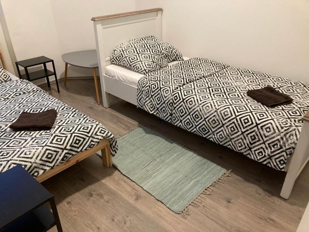 Downtown Modern 3 Bedrroom+ Living Room Apartment Wesselenyi 1.3 Сомбатхей Экстерьер фото